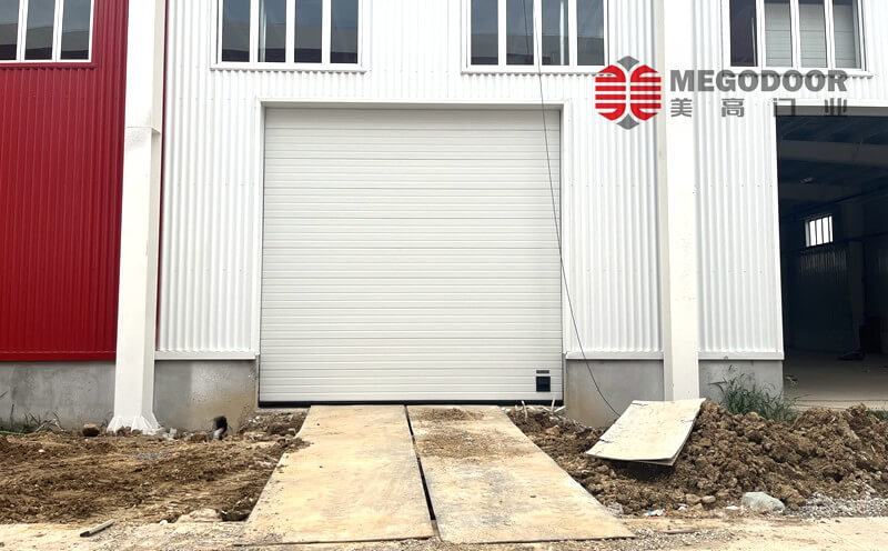 保温提升门:工业温控场景的高效解决方案与技术革新插图2 保温提升门:工业温控场景的高效解决方案与技术革新插图2