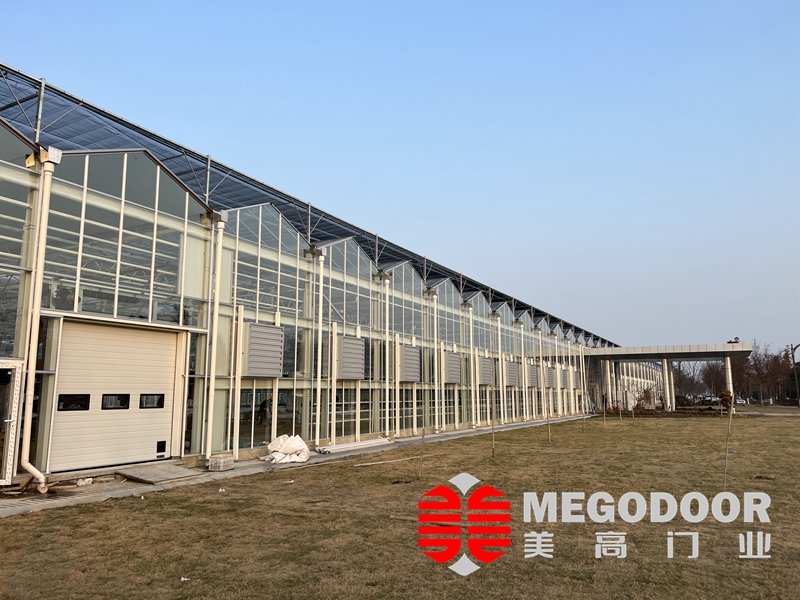 温室大棚用快速门、保温提升门怎么选？美高门业助力上海温室环境稳定运行缩略图